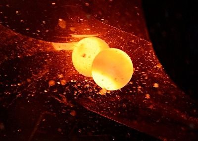 高品質 52-65 HRC 鍛造鋼研削ボール 40 ミリメートル 50 ミリメートル鉄鍛造研削ボール