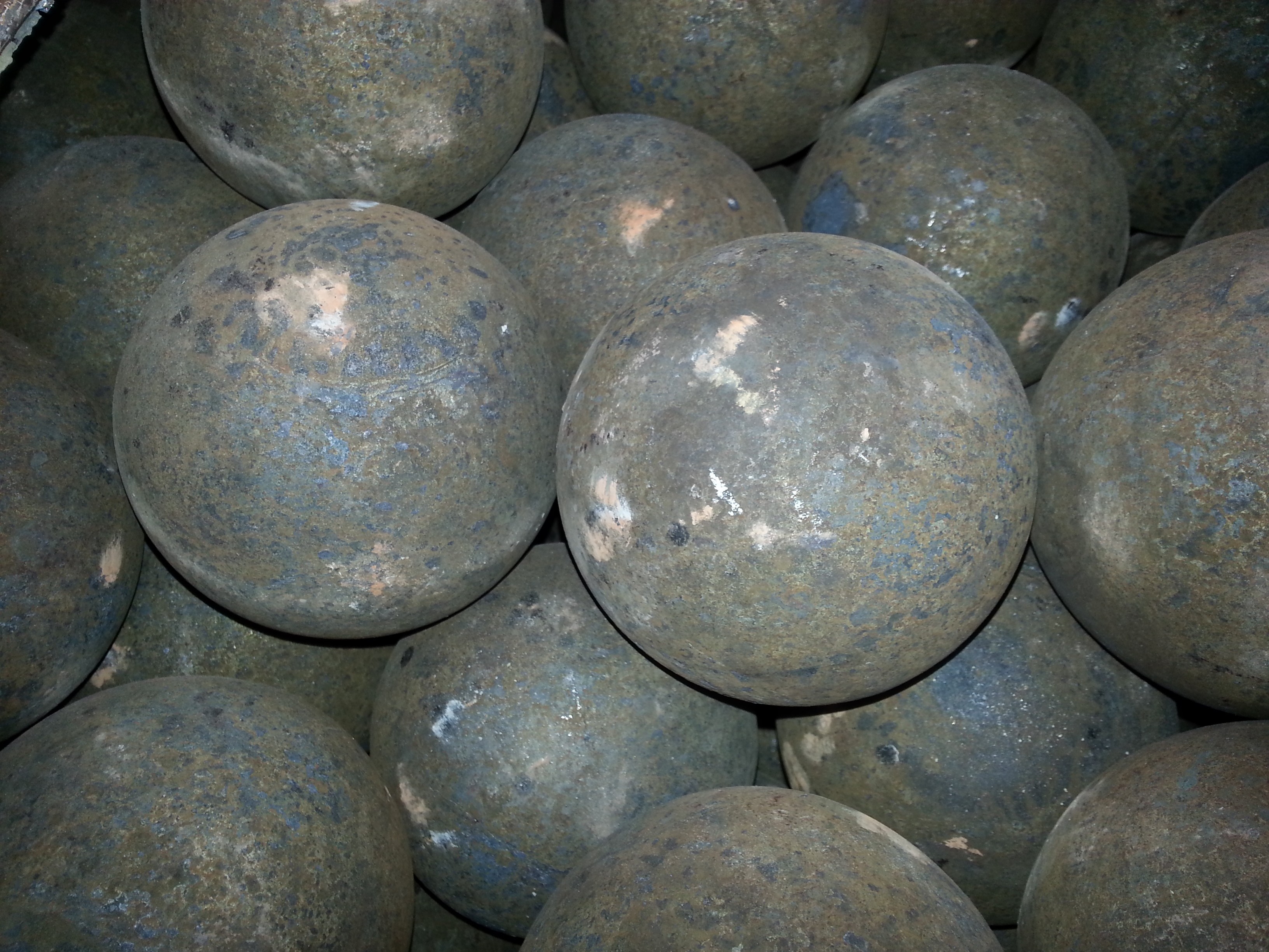 鉱山およびセメントの植物のための造られた投げる熱間圧延の粉砕の鋼球